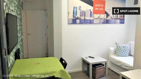 Cómodo apartamento de 1 dormitorio para alquilar en Lavapiés multicultural - MADRID