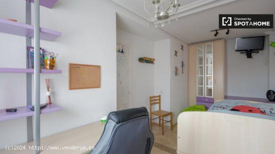 Habitación luminosa en alquiler en apartamento de 3 dormitorios en Getafe - MADRID