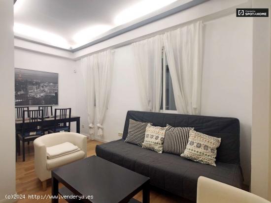 Moderno apartamento de 1 dormitorio con balcón en alquiler en Salamanca. - MADRID