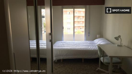 Habitación en piso de 4 dormitorios en el pla del real. - VALENCIA