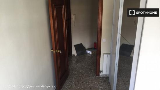 Habitación en apartamento de 4 dormitorios en El Pla del Real, Valencia - VALENCIA