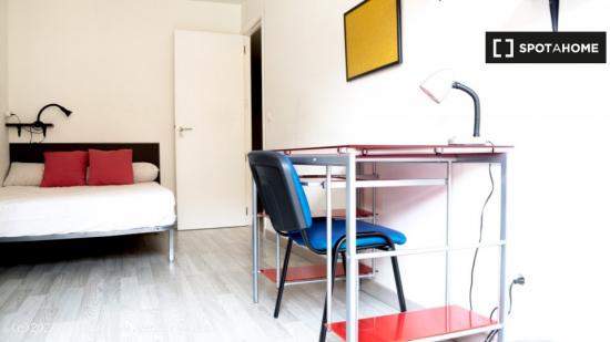 Habitación en apartamento de 6 dormitorios en Algirós. - VALENCIA