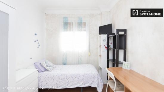 Acogedora habitación en alquiler, apartamento de 3 dormitorios, Puente de Vallecas. - MADRID