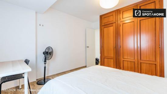 Habitación soleada, apartamento de 3 dormitorios en Camins al Grau, Valencia - VALENCIA