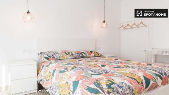 Encantadora habitación con cama doble en alquiler en Algirós - VALENCIA