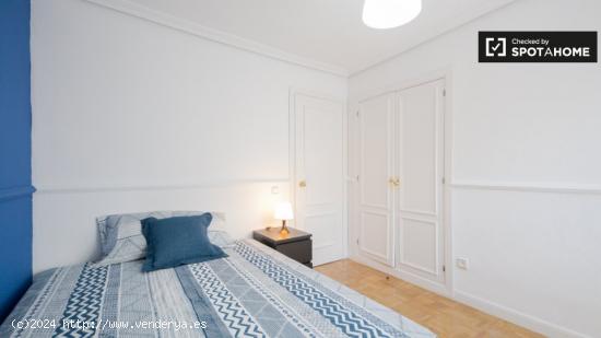 Acogedora habitación en alquiler en apartamento de 5 dormitorios en Alcalá De Henares. - MADRID