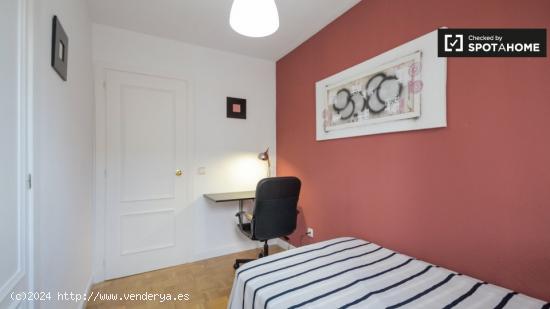 Habitación ordenada para alquilar en apartamento de 5 dormitorios en Alcalá De Henares - MADRID