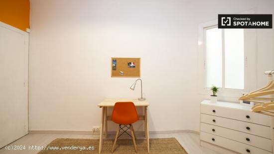 Encantadora habitación con cama individual en alquiler en el Eixample - BARCELONA