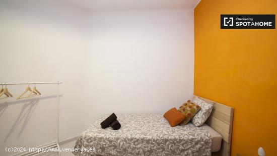 Encantadora habitación con cama individual en alquiler en el Eixample - BARCELONA