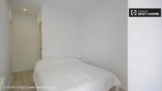 Encantadora habitación con cama doble y baño privado en alquiler en Nueva España. - MADRID