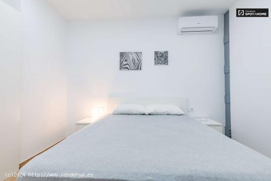 Acogedora habitación en alquiler en apartamento de 4 dormitorios en Ciutat Vella - VALENCIA