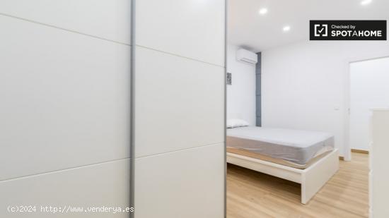 Acogedora habitación en alquiler en apartamento de 4 dormitorios en Ciutat Vella - VALENCIA