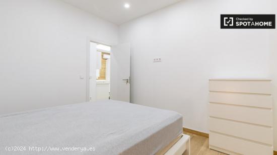 Acogedora habitación en alquiler en apartamento de 4 dormitorios en Ciutat Vella - VALENCIA