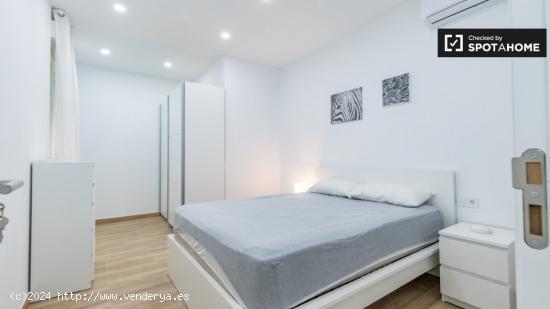 Acogedora habitación en alquiler en apartamento de 4 dormitorios en Ciutat Vella - VALENCIA