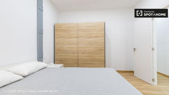 Cómoda habitación en alquiler en apartamento de 4 dormitorios en Ciutat Vella - VALENCIA