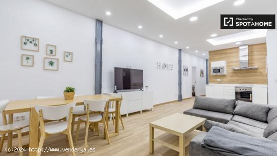 Cómoda habitación en alquiler en apartamento de 4 dormitorios en Ciutat Vella - VALENCIA