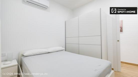 Acogedora habitación en alquiler en apartamento de 4 dormitorios en Ciutat Vella - VALENCIA