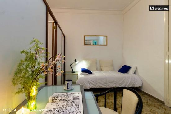 Elegante habitación en alquiler en el apartamento de 7 dormitorios en Barri Gòtic - BARCELONA