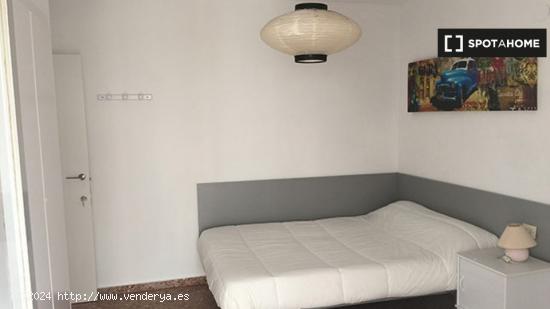 Encantadora habitación para alquilar en apartamento de 4 dormitorios en La Saïdia - VALENCIA