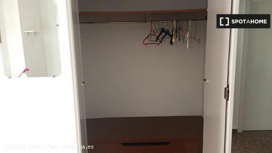 Encantadora habitación para alquilar en apartamento de 4 dormitorios en La Saïdia - VALENCIA