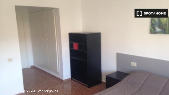 Cómoda habitación para alquilar en un apartamento de 4 dormitorios en el tranquilo La Saïdia - VA