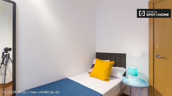 Acogedora habitación con cama individual en alquiler en Madrid Centro - MADRID