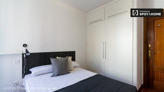 Preciosa habitación con cama doble en alquiler en Madrid Centro - MADRID