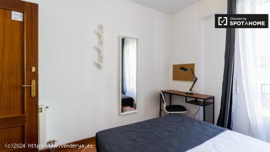 Preciosa habitación con cama doble en alquiler en Madrid Centro - MADRID