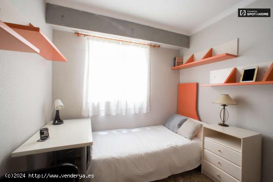 Habitación luminosa en alquiler en apartamento de 3 dormitorios en Mislata - VALENCIA