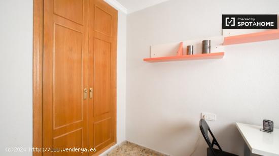 Habitación luminosa en alquiler en apartamento de 3 dormitorios en Mislata - VALENCIA