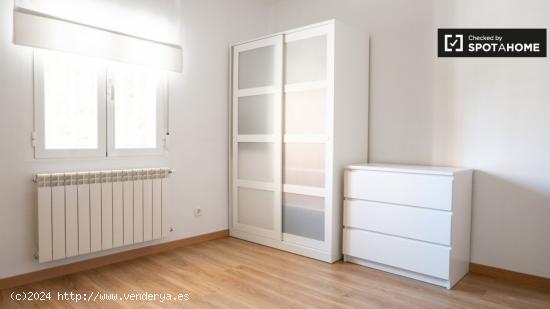 Acogedora habitación en alquiler en apartamento de 3 dormitorios en Hortaleza - MADRID