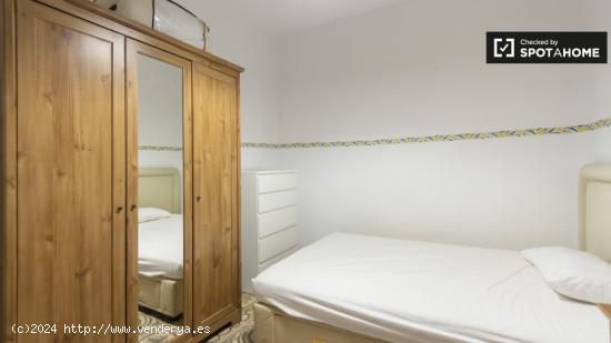 Acogedora habitación en alquiler en apartamento de 3 dormitorios en Trafalgar - MADRID