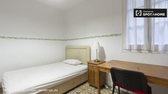 Acogedora habitación en alquiler en apartamento de 3 dormitorios en Trafalgar - MADRID