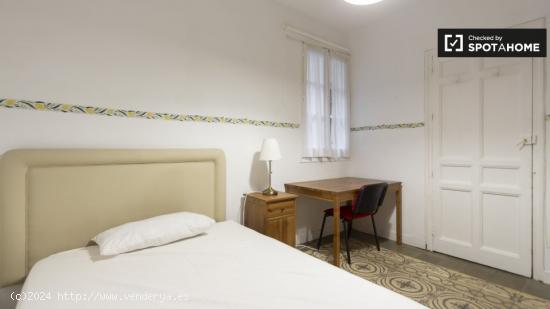 Acogedora habitación en alquiler en apartamento de 3 dormitorios en Trafalgar - MADRID