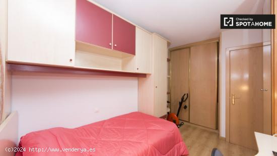 Habitación luminosa en alquiler en apartamento de 2 dormitorios en Tetuán. - MADRID