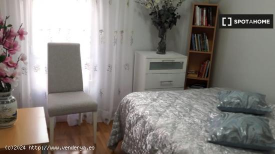 Acogedora habitación en alquiler en apartamento de 2 dormitorios en Puente de Vallecas. - MADRID