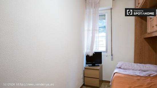 Acogedora habitación en apartamento de 2 dormitorios en Puente de Vallecas. - MADRID