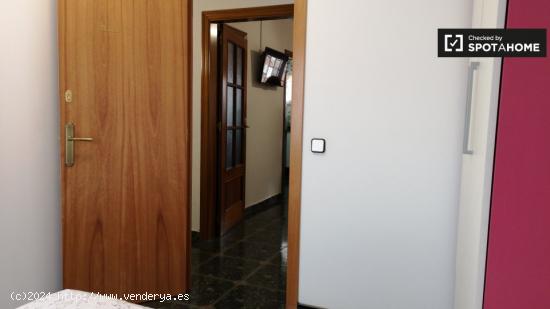 Acogedora habitación en apartamento de 3 dormitorios en Cerdanyola del Vallès. - BARCELONA