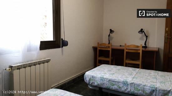 Habitación compartida en apartamento de 3 dormitorios en Cerdanyola del Vallès - BARCELONA