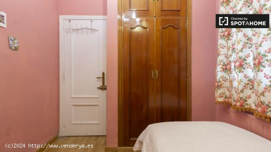 Linda habitación en alquiler en apartamento de 2 dormitorios en Malasaña - MADRID