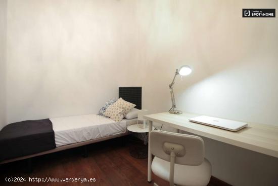 Acogedora habitación en alquiler en el apartamento de 7 dormitorios L'Esquerra de l'Eixample - BARC