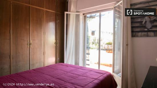 Habitación soleada en apartamento de 5 dormitorios en Moncloa, Madrid. - MADRID