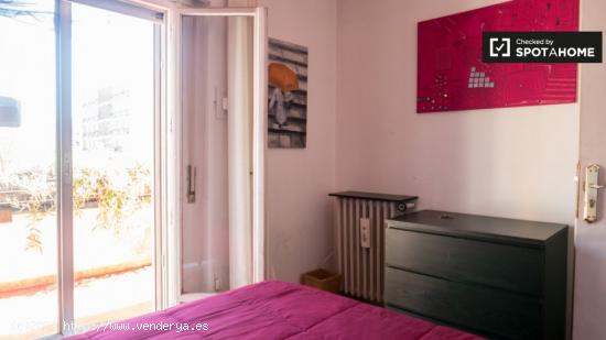 Habitación soleada en apartamento de 5 dormitorios en Moncloa, Madrid. - MADRID