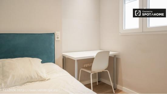 Se alquila habitación en piso de 5 dormitorios en Getafe, Madrid - MADRID