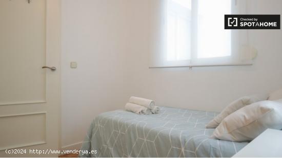 Se alquila habitación en piso de 3 dormitorios en Salamanca - MADRID