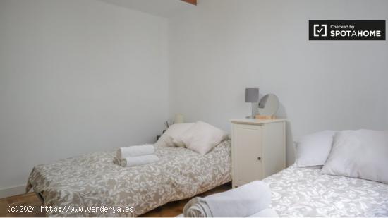 Se alquila habitación en piso de 3 dormitorios en Salamanca - MADRID