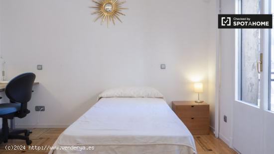 Se alquila habitación privada en apartamento de 2 dormitorios en Centro. - MADRID