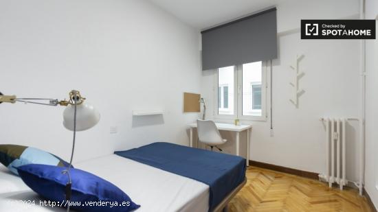 Habitación ordenada en el apartamento de 6 dormitorios en Retiro - MADRID