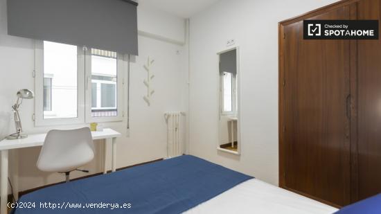 Habitación ordenada en el apartamento de 6 dormitorios en Retiro - MADRID