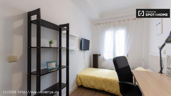 Habitación luminosa en alquiler en apartamento de 3 dormitorios en Puerta del Ángel - MADRID